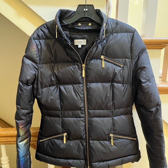 Sleek Black Quilted Puffer Jacket with High Collar - Picture 1 of 7